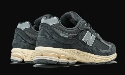2002R Black Dark Grey<New Balance Fashion