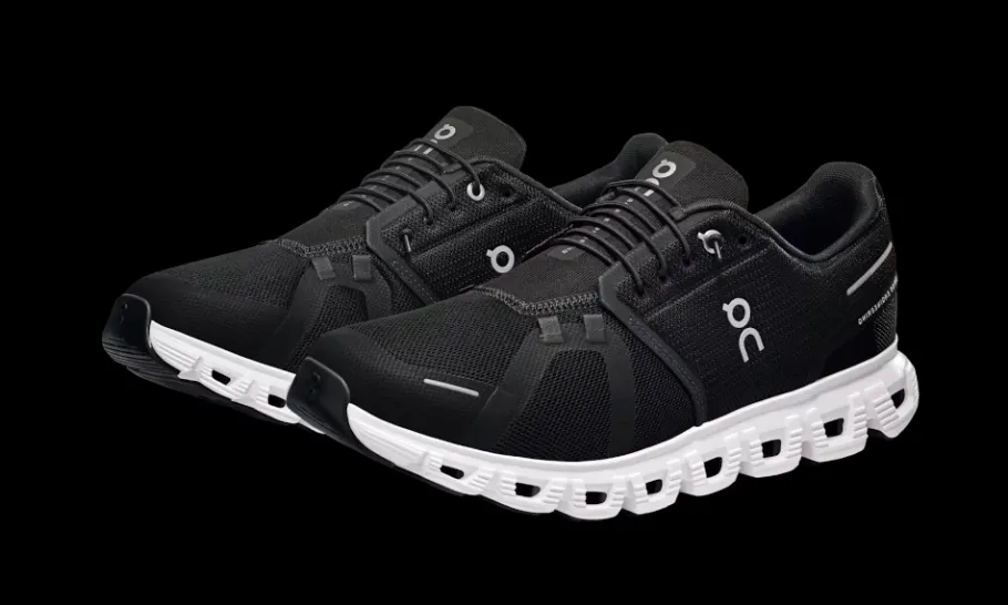 Cloud 6 Black White<On Running Fashion