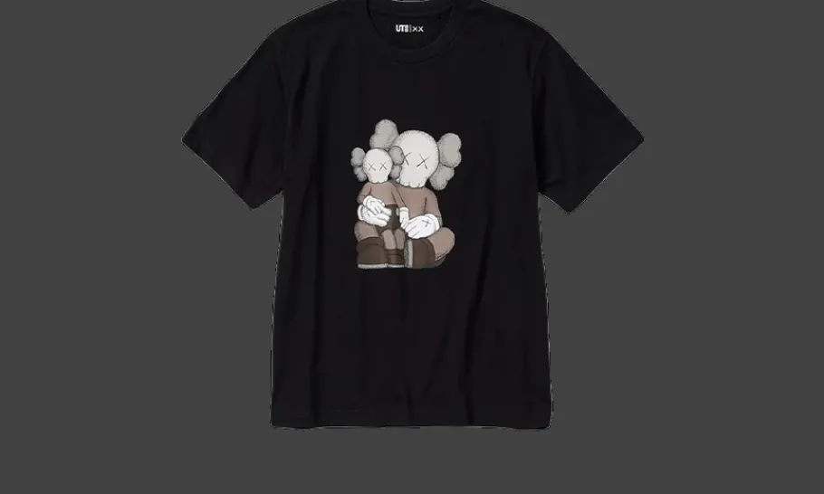 T-Shirt KAWS Black Graphic (Asian Sizing)<Uniqlo Fashion